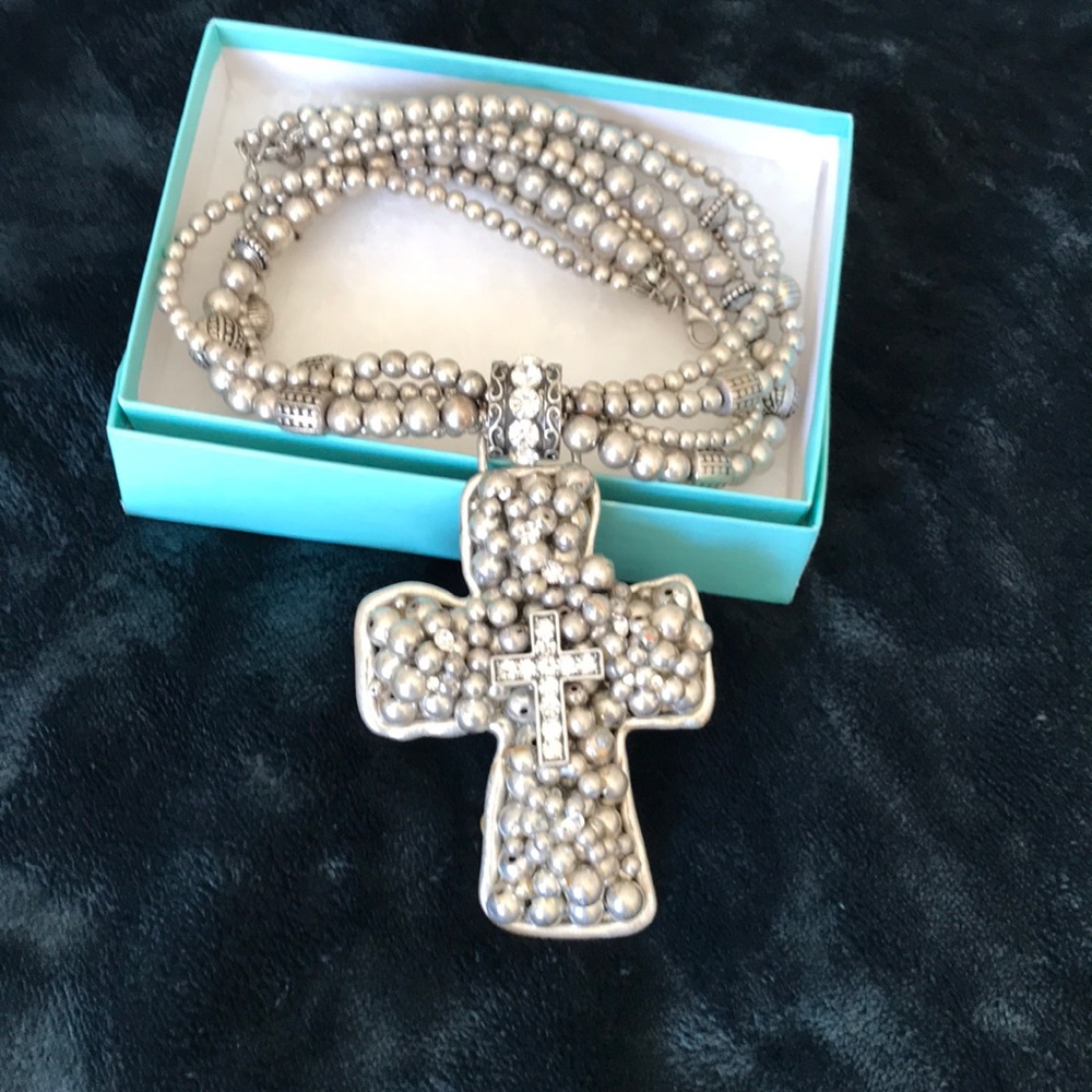 Beautiful chunky silver tone cross necklace.